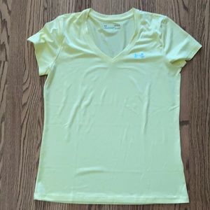 UA Under Armour V-neck Active Tee Size M Yellow